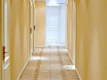 קלן XII Apostel Albergo 3*,