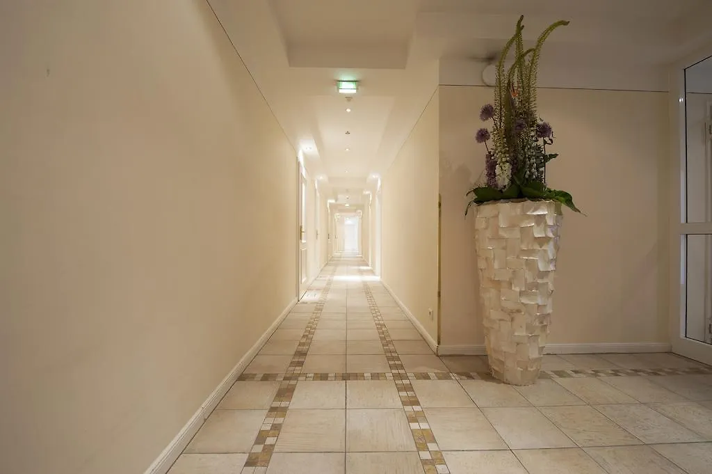 קלן XII Apostel Albergo