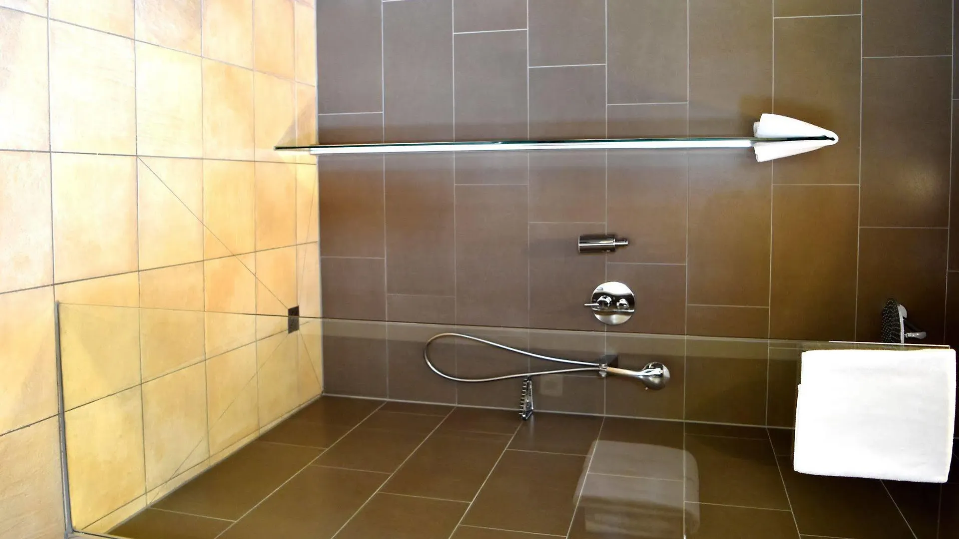 קלן XII Apostel Albergo
